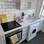 6 Bedroom House With Parking ,, Garden Fast Wifi -ideal For Contractors And Work Casa vacanze Bristol