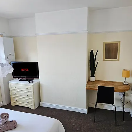 6 Bedroom House With Parking ,, Garden Fast Wifi -ideal For Contractors And Work * Bristol