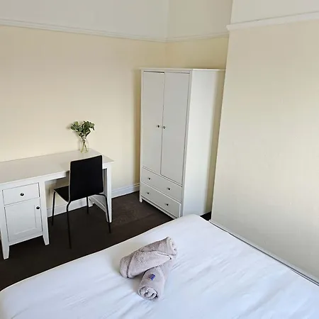 6 Bedroom House With Parking ,, Garden Fast Wifi -ideal For Contractors And Work * Bristol
