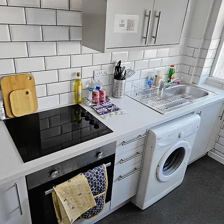 6 Bedroom House With Parking ,, Garden Fast Wifi -ideal For Contractors And Work Casa vacanze Bristol