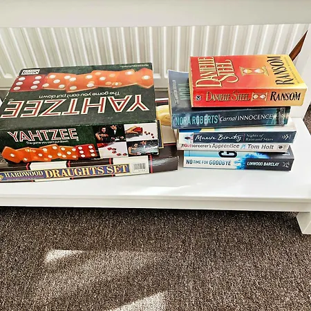 4-bed House - Fast Wifi, Self Check-in, Parking-ideal For Contractors And Work Feriehus *