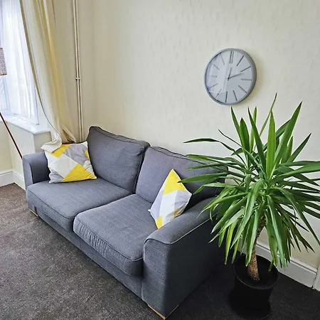 Holiday home 6-bed House - Fast Wifi, Self Check-in, Parking-ideal For Contractors And Work *