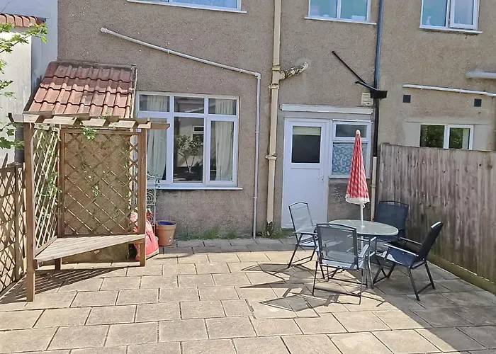 4-bed House - Fast Wifi, Self Check-in, Parking-ideal For Contractors And Work Feriehus