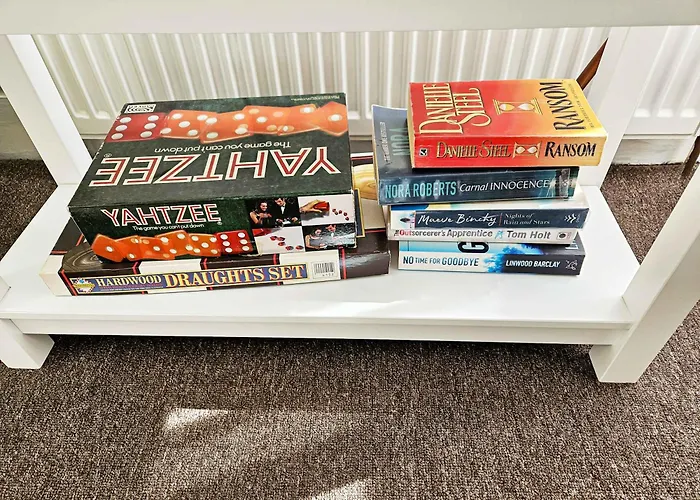 4-bed House - Fast Wifi, Self Check-in, Parking-ideal For Contractors And Work Feriehus *