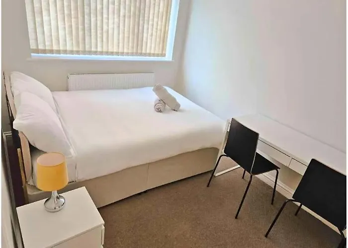 6-bed House - Fast Wifi, Self Check-in, Parking-ideal For Contractors And Work Prázdninový dům *