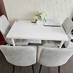 6-bed House - Fast Wifi, Self Check-in, Parking-ideal For Contractors And Work *