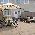 펜션 6-bed House - Fast Wifi, Self Check-in, Parking-ideal For Contractors And Work *