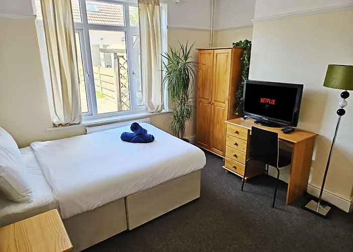 6-bed House - Fast Wifi, Self Check-in, Parking-ideal For Contractors And Work *