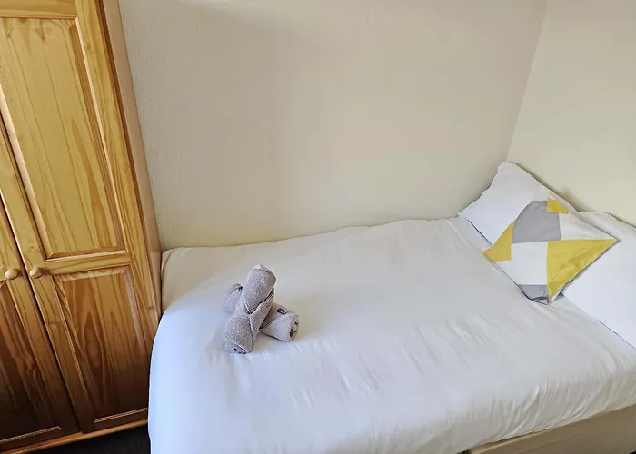 4-bed House - Fast Wifi, Self Check-in, Parking-ideal For Contractors And Work 펜션 브리스틀